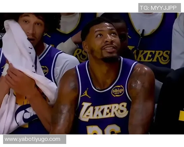 文班亚马两次对阵湖人六犯离场巧合引发热议